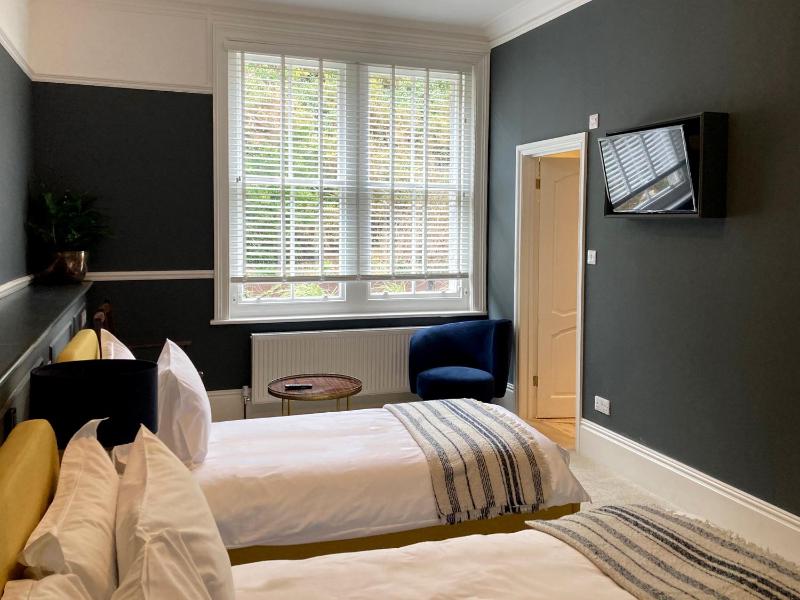 Triple Room with Garden View image 2