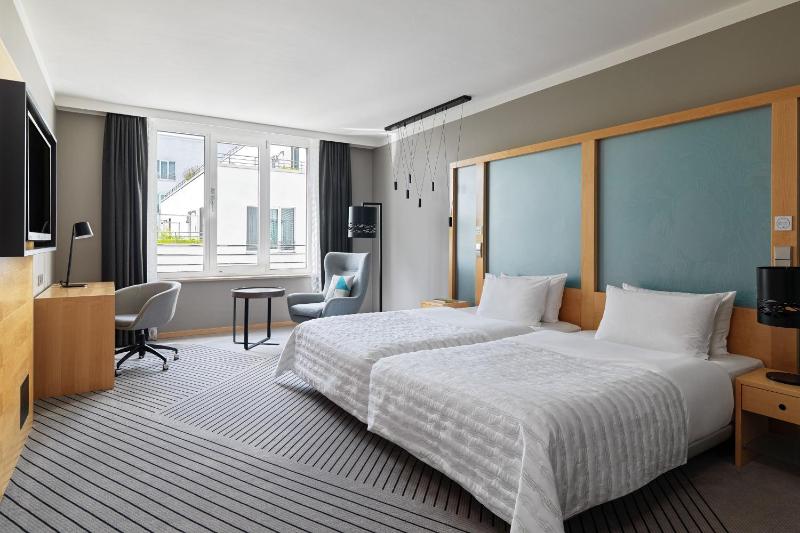 Superior Twin Room image 1