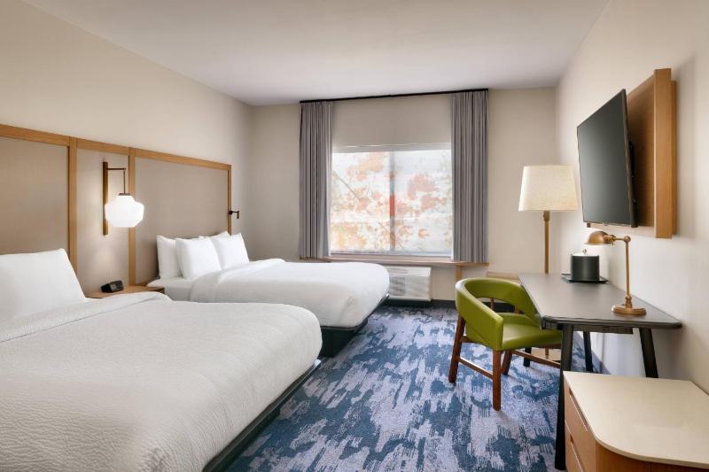 King Room with Two King Beds image 1