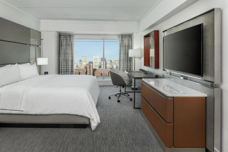 Harbor 1 King Suite, 1 Bedroom Junior Suite, Harbor view image 2