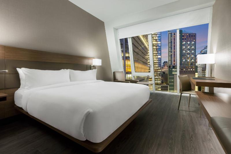 King Room with City View image 1