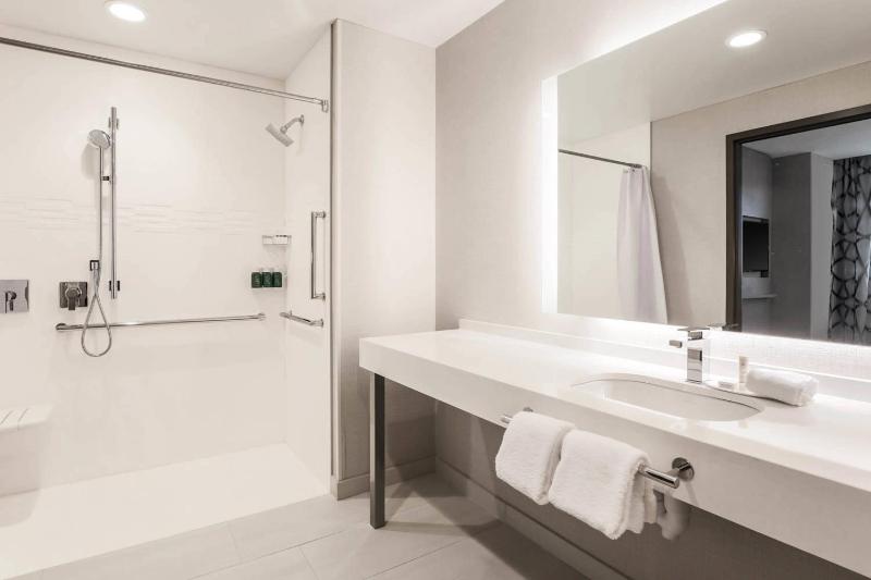 2 Bedroom Suite image 2