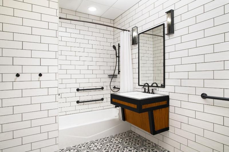 Deluxe, Guest room, 2 King, High floor image 2