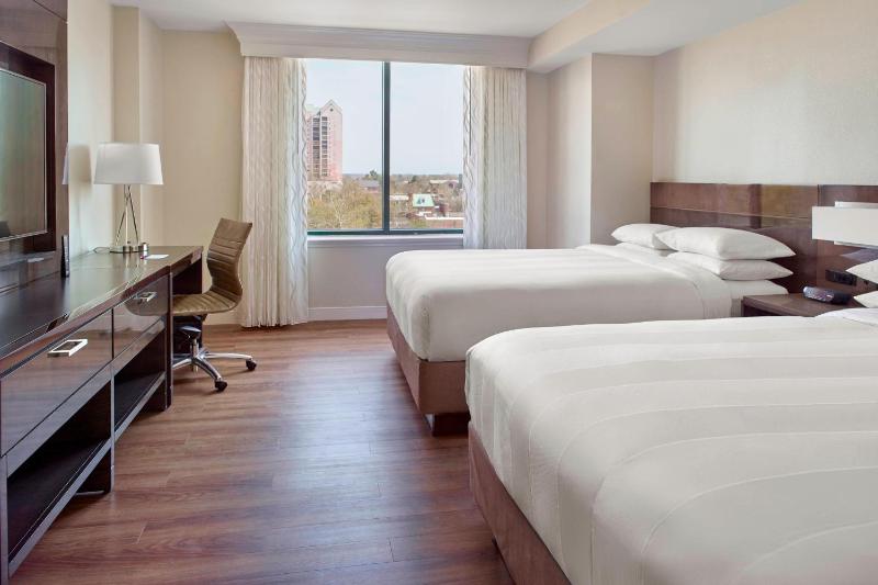 One-Bedroom Suite with Two Queen Beds and Sofa Bed image 4
