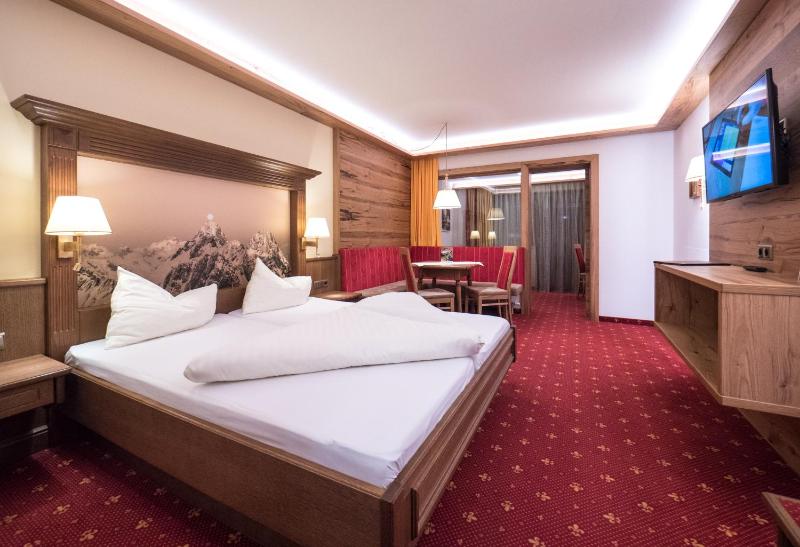 Family Suite with Balcony image 3