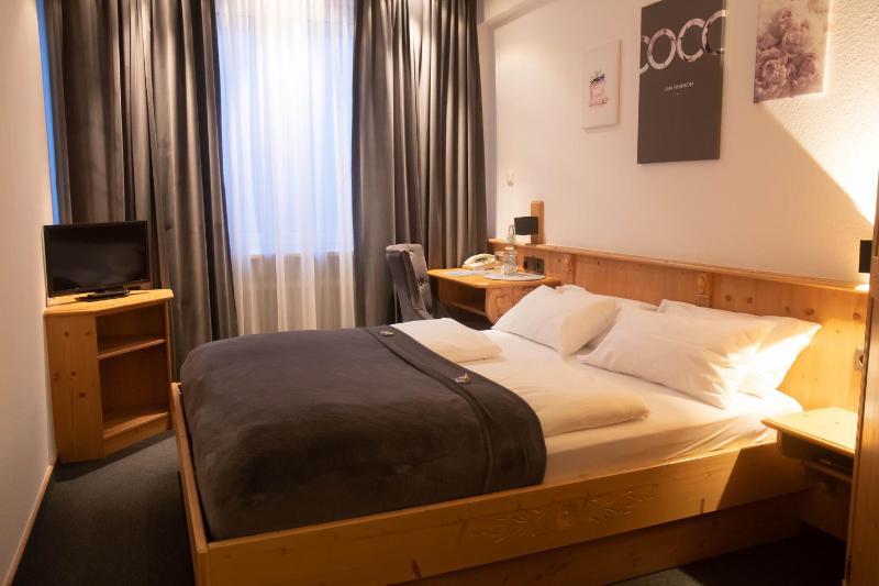 Standard Double Room image 1