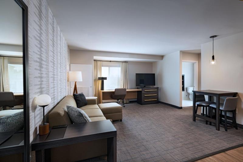 One-Bedroom King Suite with Sofa Bed image 4
