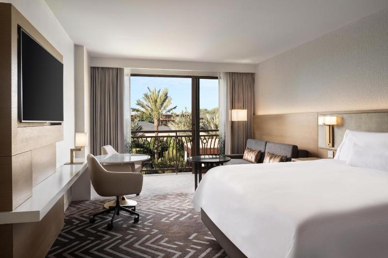 Deluxe Guest room, 1 King image 1