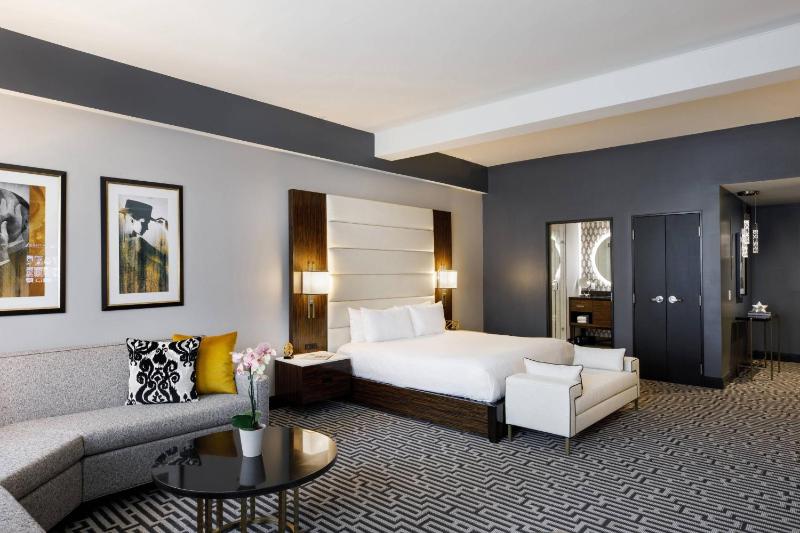 Guest Room, 1 King image 4