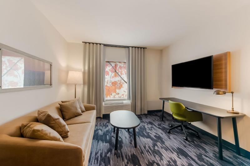 Executive King Suite with Sofa Bed image 3