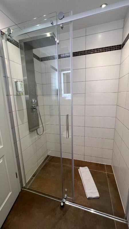 Standard Double Room image 2
