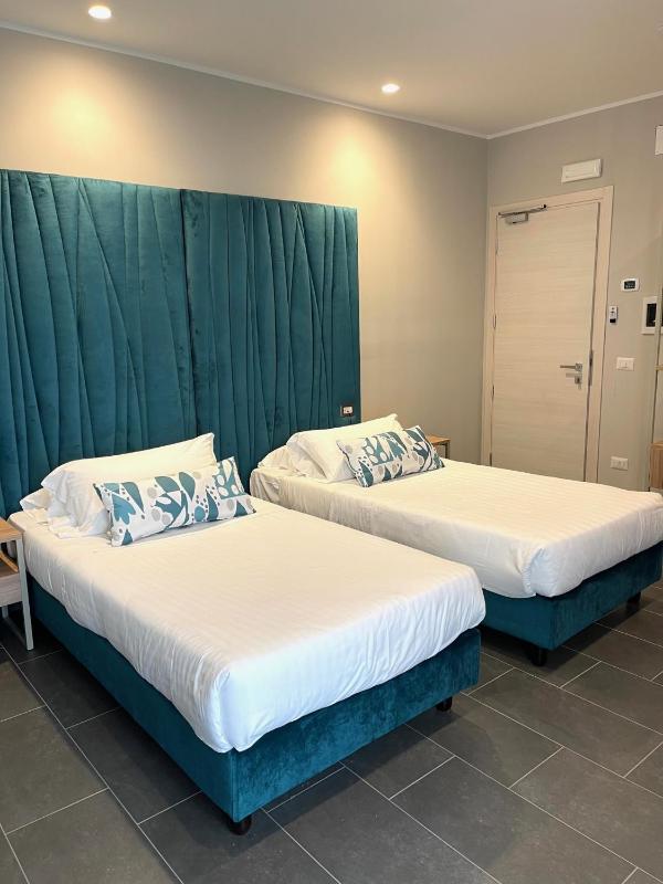 Comfort Twin Room image 4