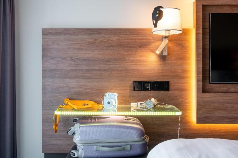 Twin Room - Moxy Sleeper Twin image 2