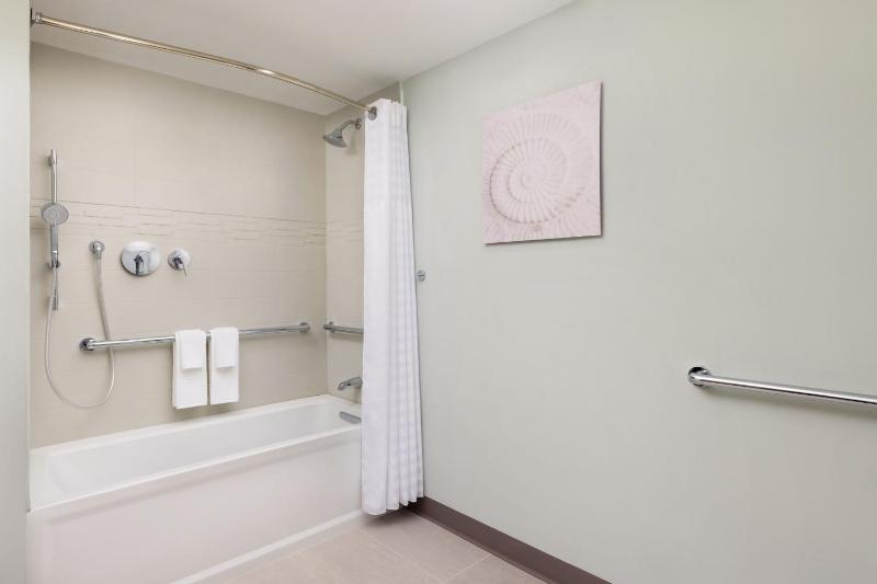 One-Bedroom Queen Suite image 2