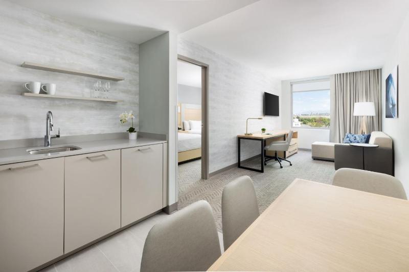 One-Bedroom Queen Suite image 4