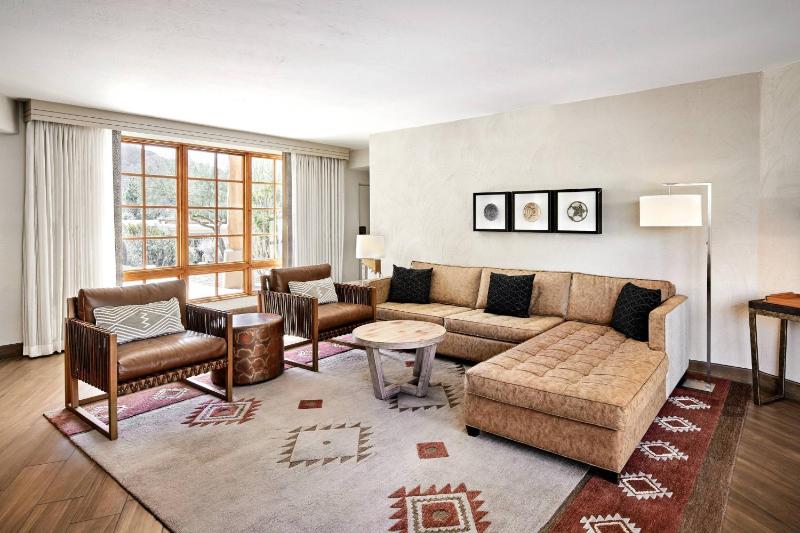One-Bedroom King Suite image 2