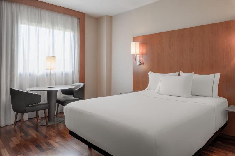 Standard Room Queen, Guest room, 1 Queen image 3