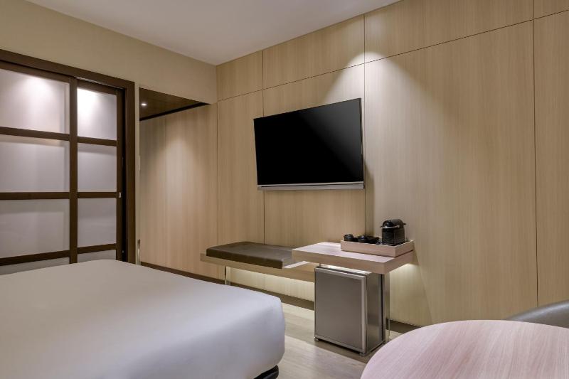 Standard King Room with Views image 1