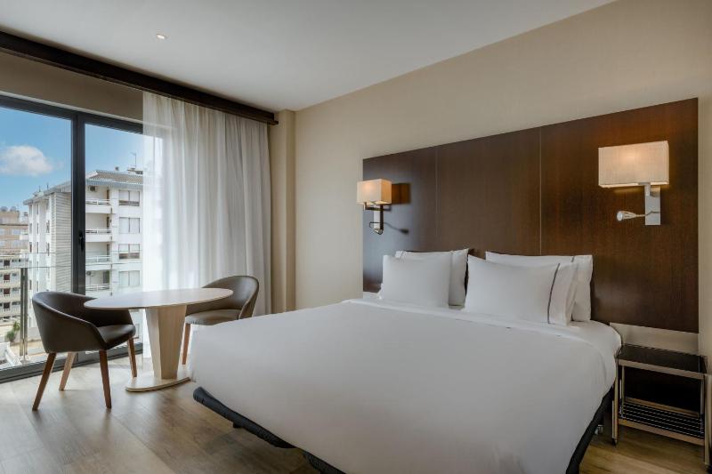Standard King Room with Views image 3