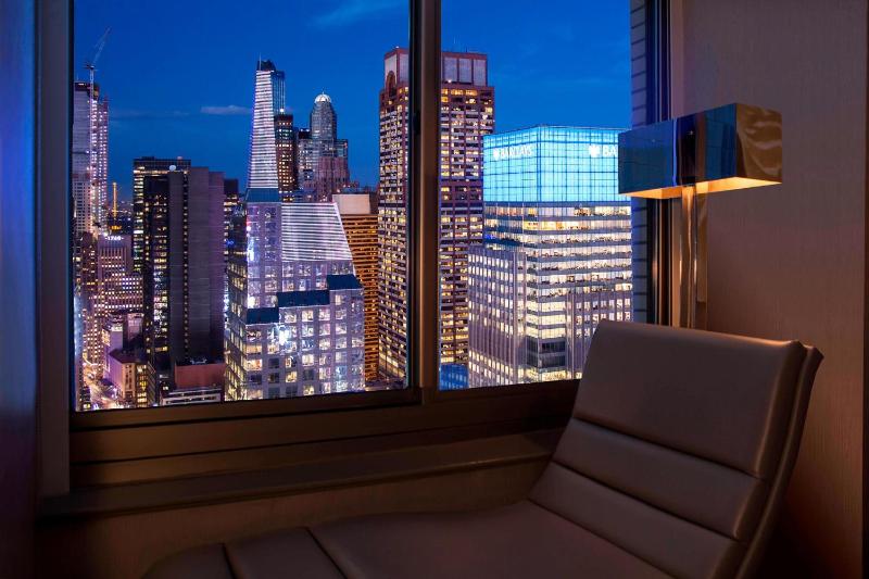 Cool Corner Room, 1 King, Hudson River view image 4