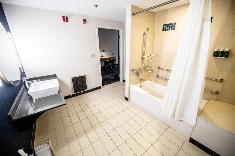 1 Bedroom Suite, 1 King, Sofa bed image 3