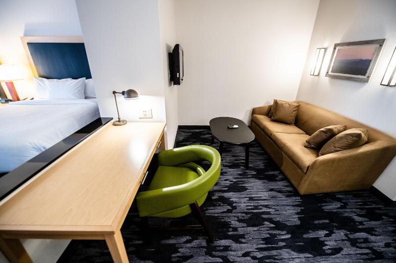 Suite, 2 Queen, Sofa bed image 2