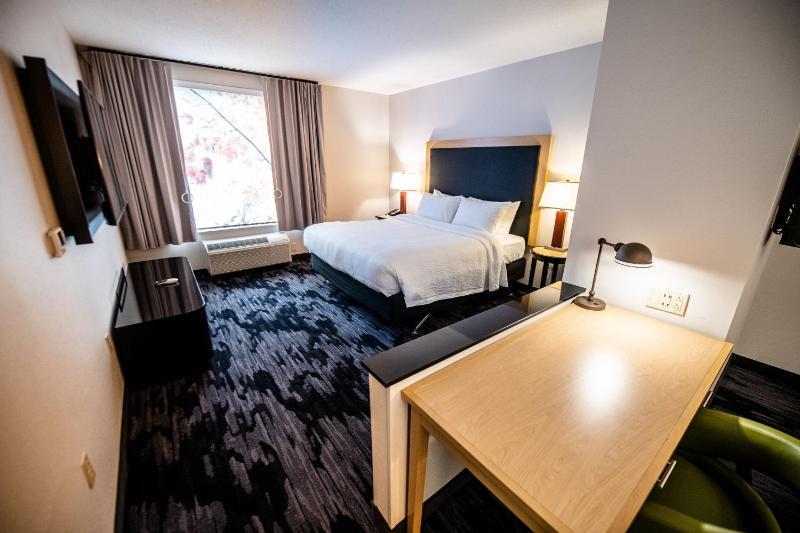 Suite, 1 King, Sofa bed image 2