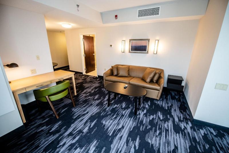 Suite, 1 King, Sofa bed image 4