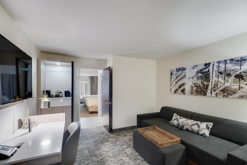Double Suite with Sofa Bed image 4