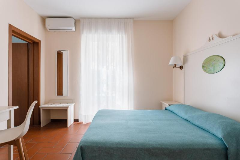 Double or Twin Room image 4