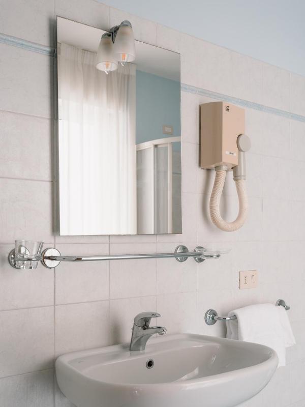 Double or Twin Room image 3