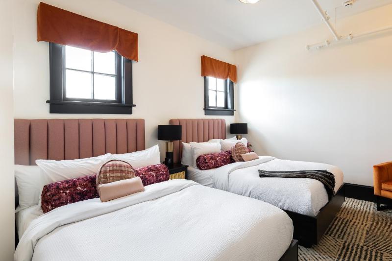 Standard Queen Room image 2