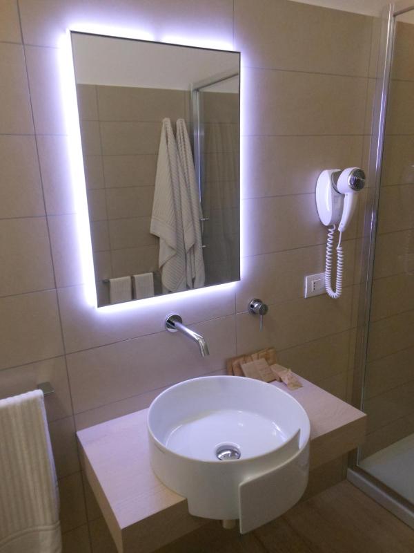 Triple Room with Balcony image 2