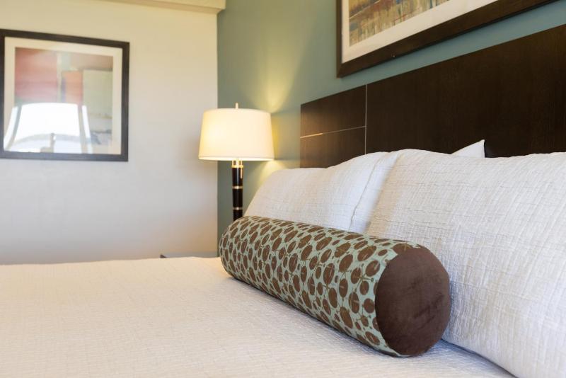 King Room with Lake View image 3