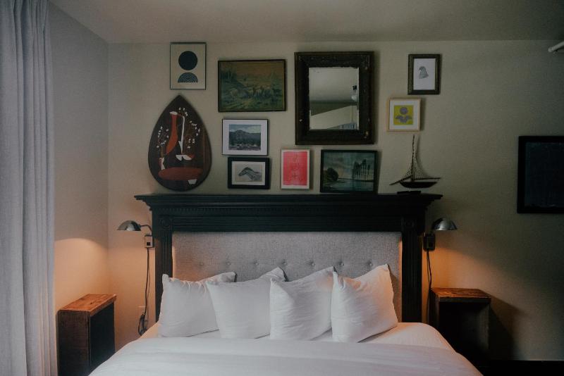 Deluxe King Room image 3