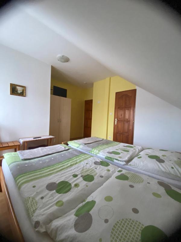 Twin Room image 4