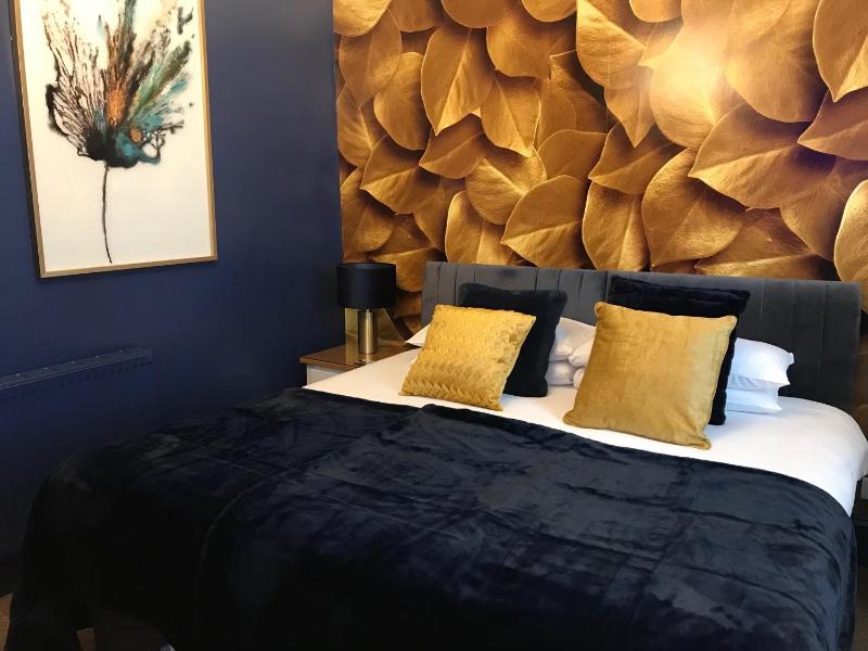 Superior Triple Room image 3