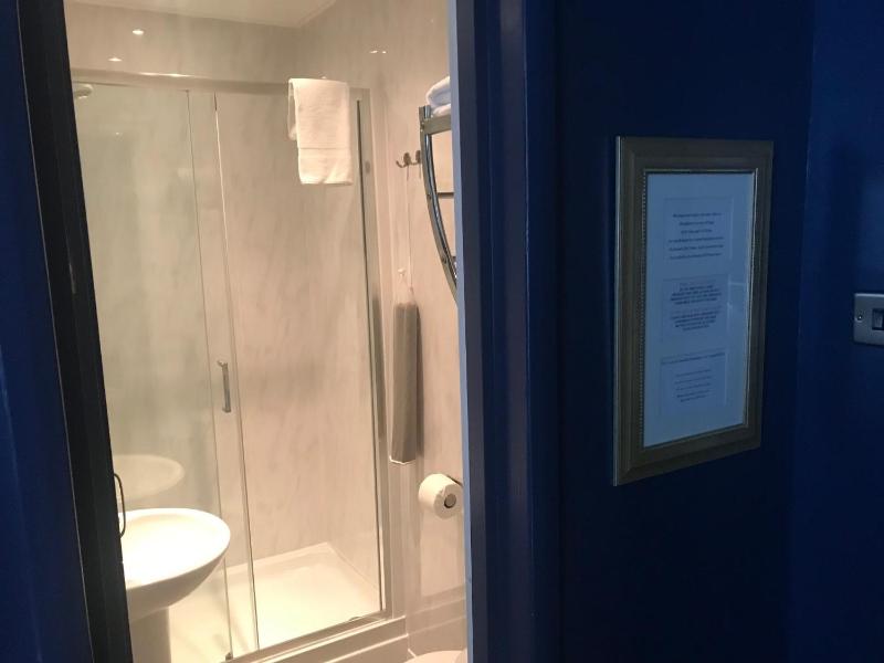 Superior Triple Room image 2