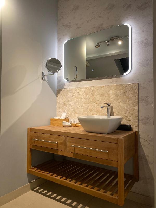 Deluxe Double Room image 4