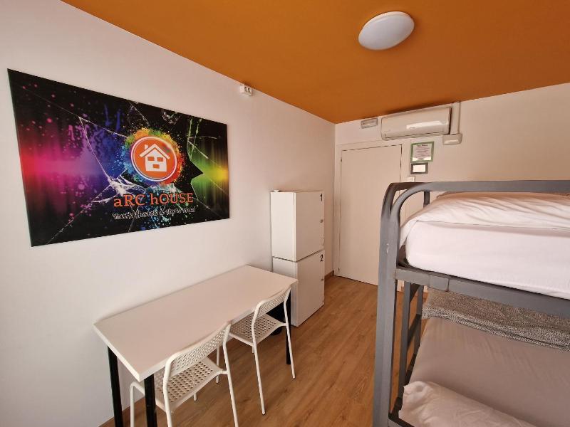Twin Room image 2