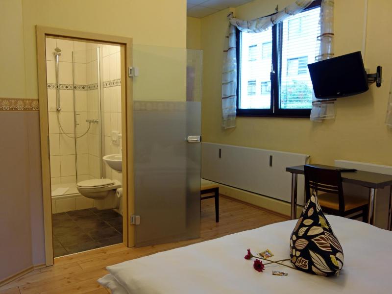 Double Room image 2
