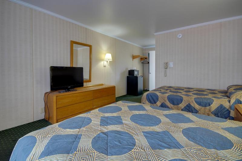 Sahara Motel - image 14