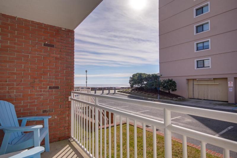 2 Double Bed Oceanview image 2