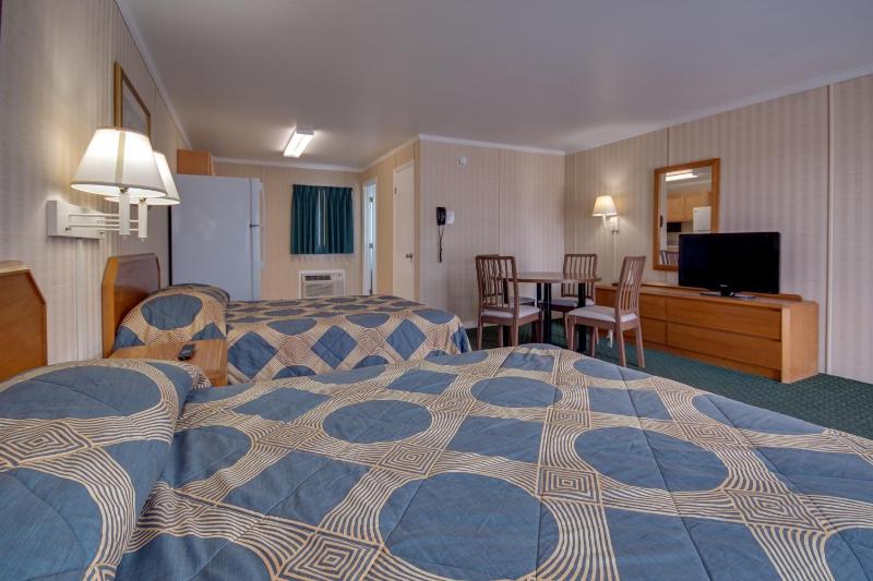 Sahara Motel - image 23