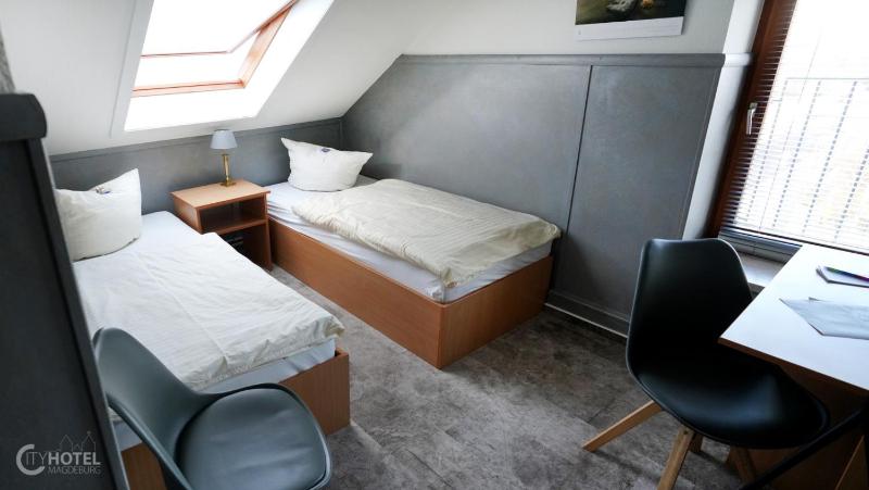 Standard Twin Room image 1