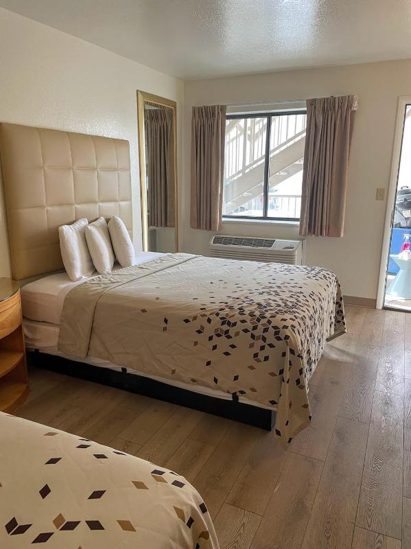 Standard Double Room image 3