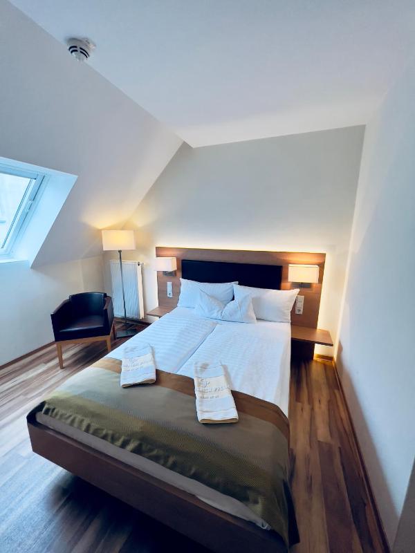 Double Room image 1