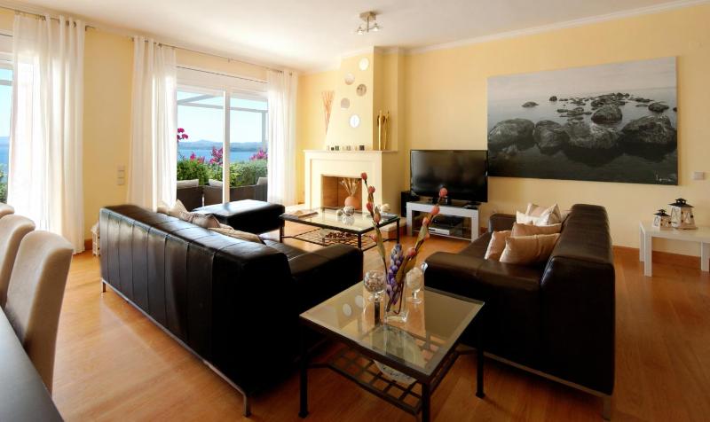 5-Bedroom Villa with Sea View and Private Pool	 image 1