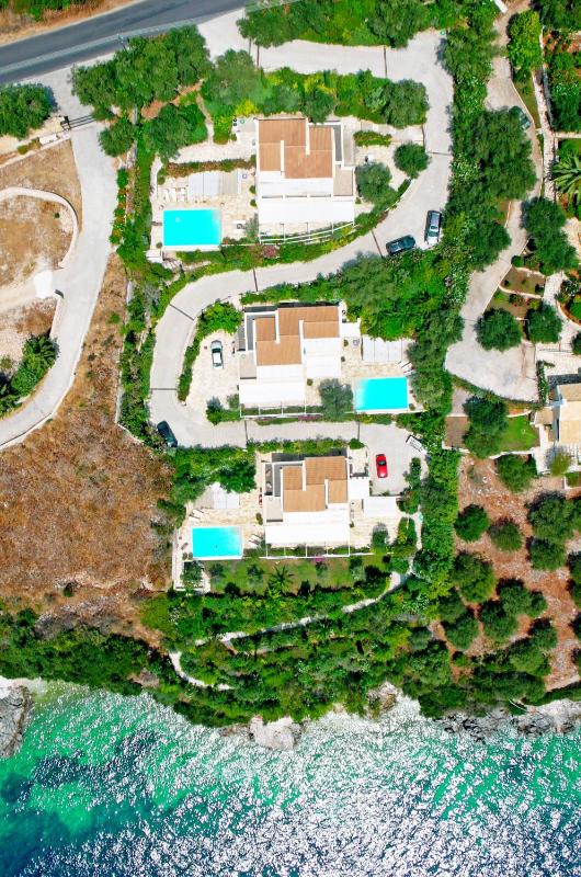 4-Bedroom Villa with Sea View and Private Pool image 3
