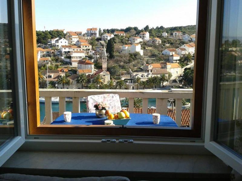 Apartment Splitska - image 14